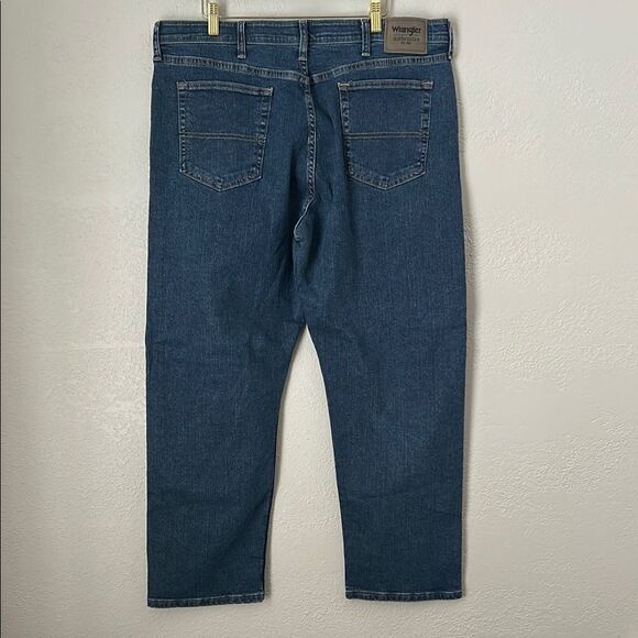 Wrangler Authentics Men's Size 38 X 29  Straight Leg Denim Jeans - Picture 2 of 5